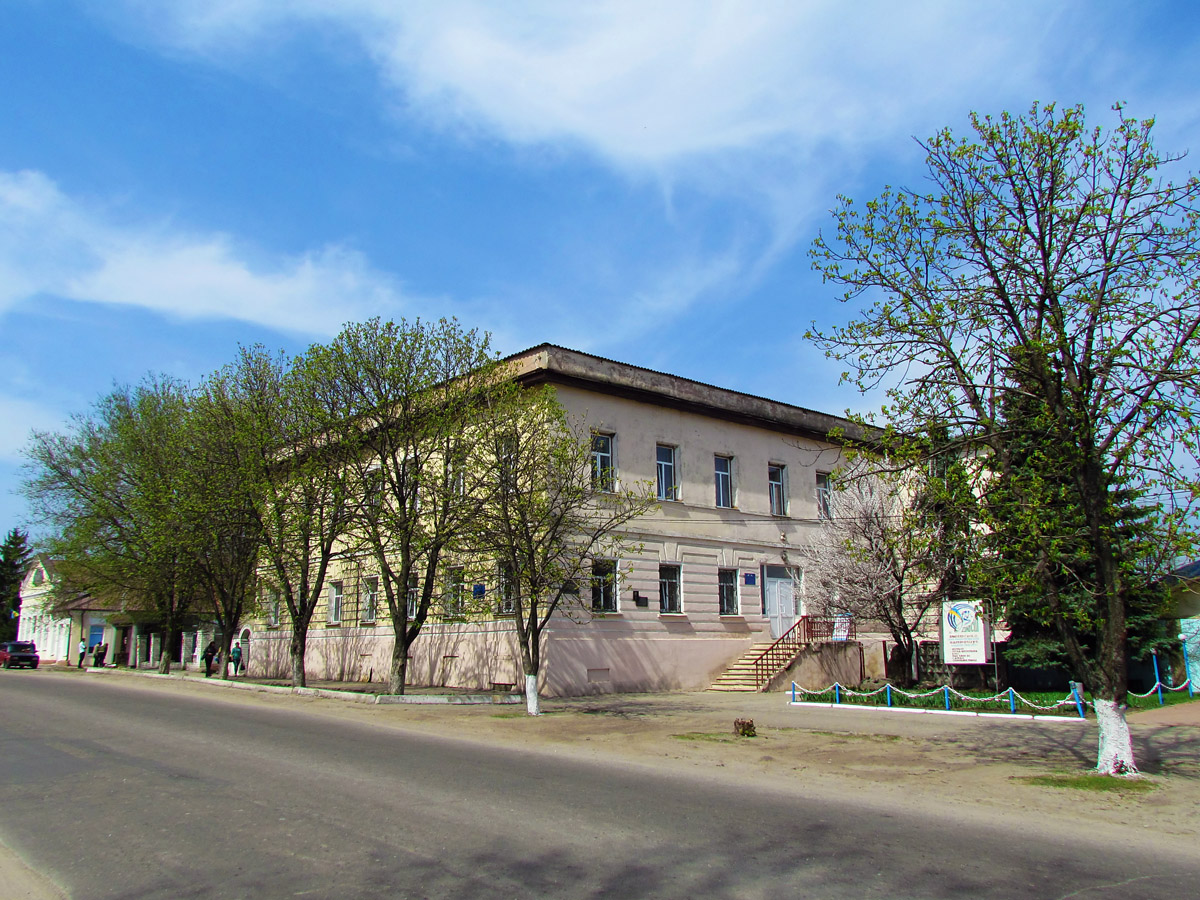Змиёв, Соборная площадь, 6
