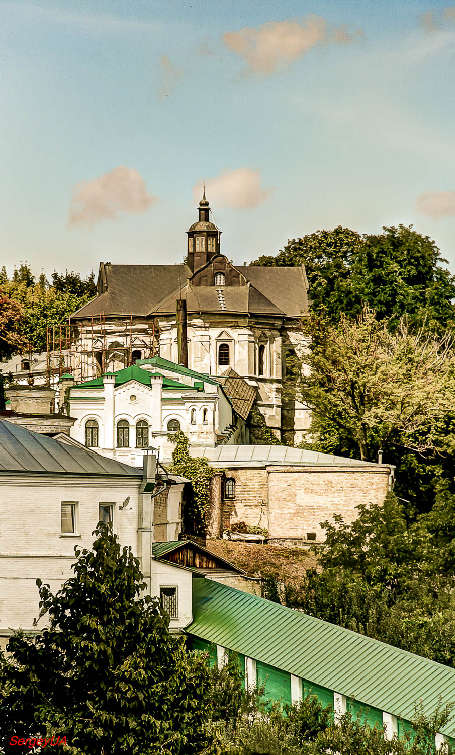 Киев, Лаврская улица, 9 корп. 37; Лаврская улица, 9 корп. 39; Лаврская улица, 9 корп. 94; Лаврская улица, 9 корп. 10; Лаврская улица, 9 корп. 83