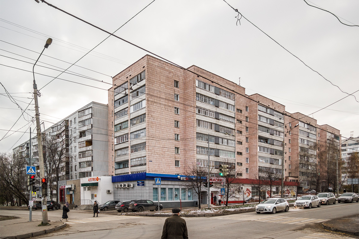 Казань, Улица Годовикова, 15; Улица Максимова, 3