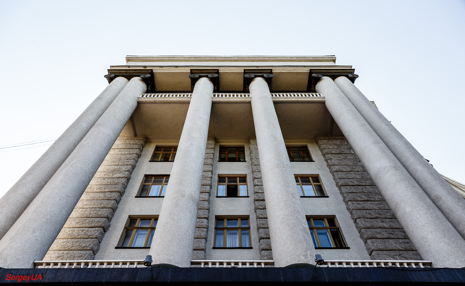 Киев, Улица Михаила Грушевского, 12 / Садовая улица, 2