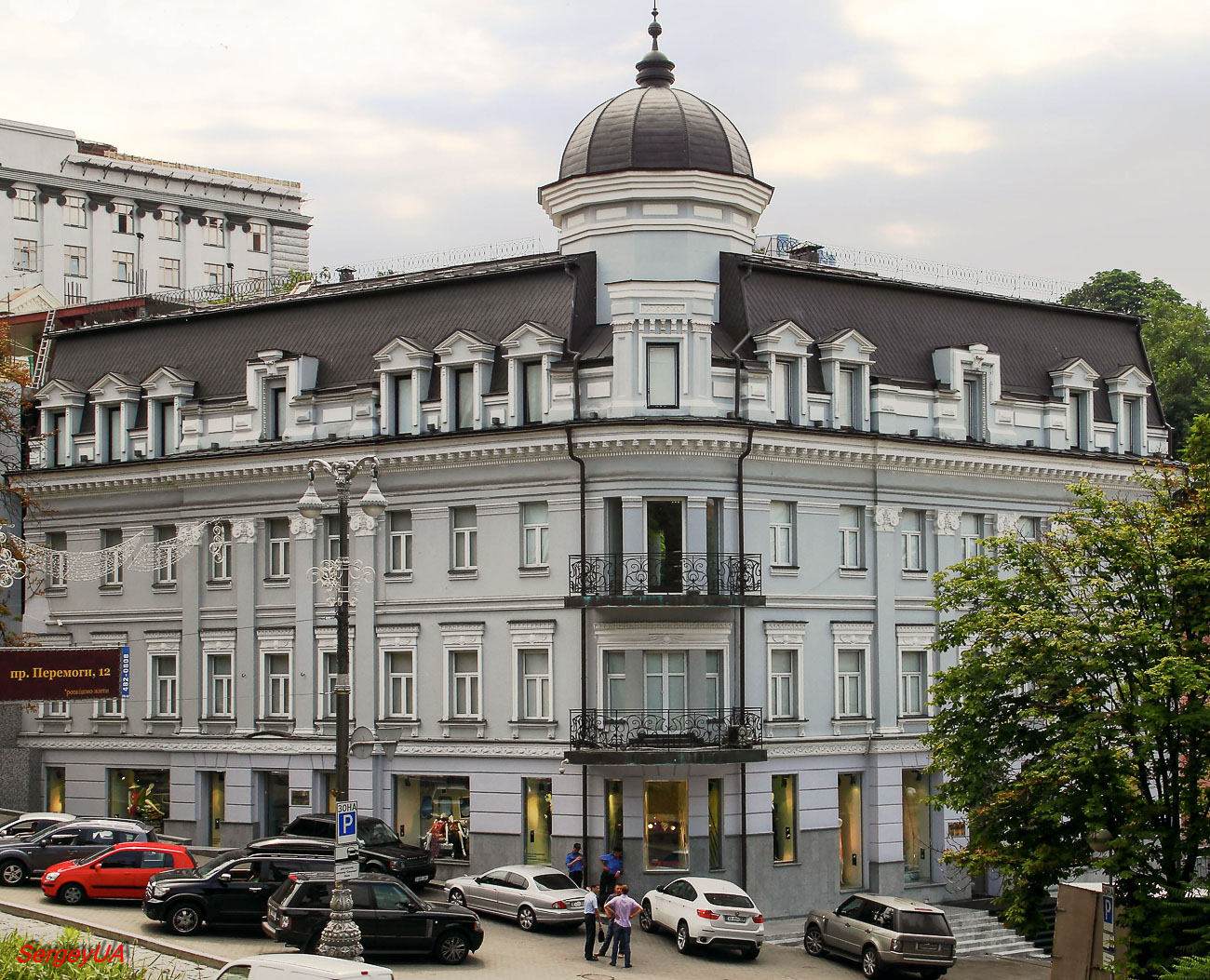 Киев, Улица Михаила Грушевского, 8 / Музейный переулок, 16