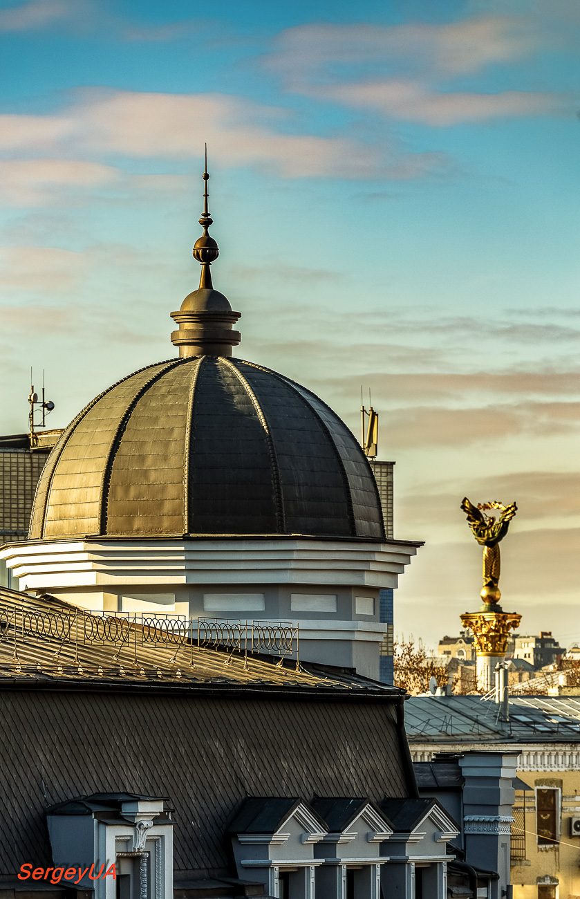 Киев, Улица Михаила Грушевского, 8 / Музейный переулок, 16