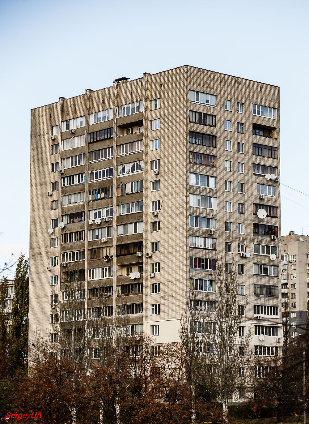 Киев, Улица Флоренции, 1 / Улица Раисы Окипной, 11