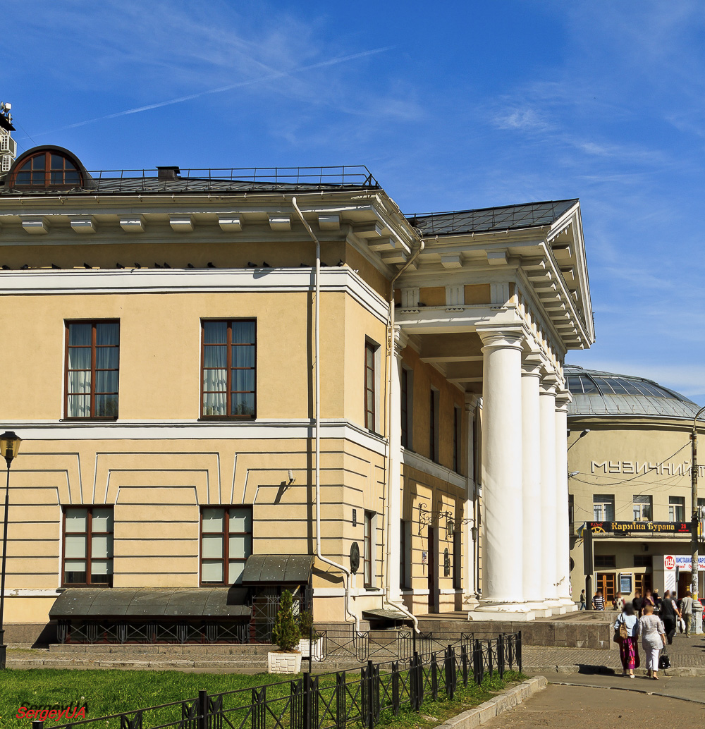 Киев, Межигорская улица, 1