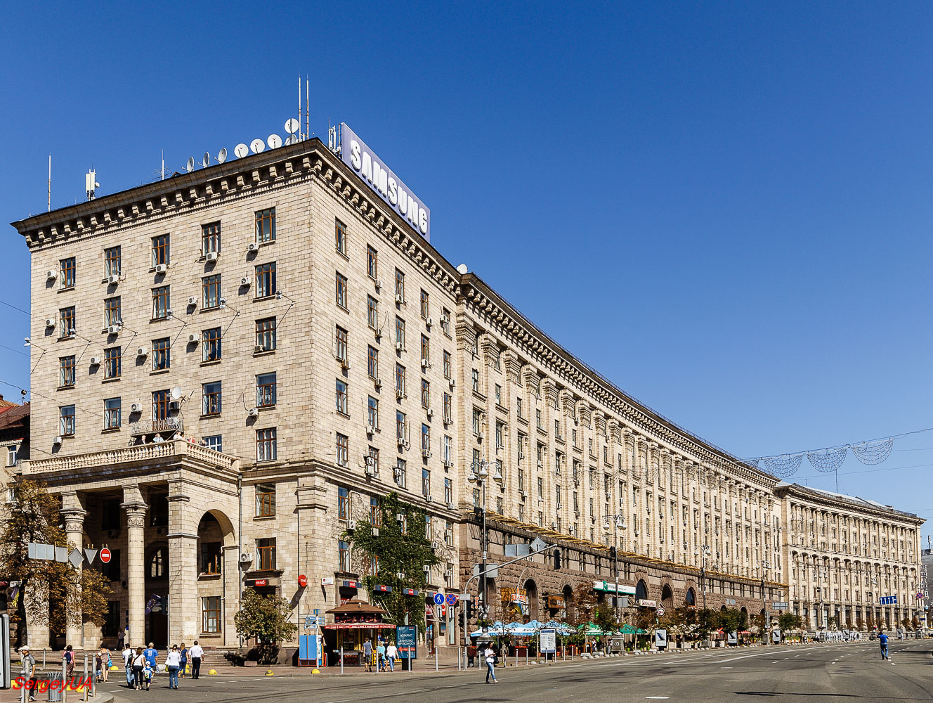 Kyiv, Улица Крещатик, 28 / Прорезная улица, 2; Улица Крещатик, 24; Улица Крещатик, 22