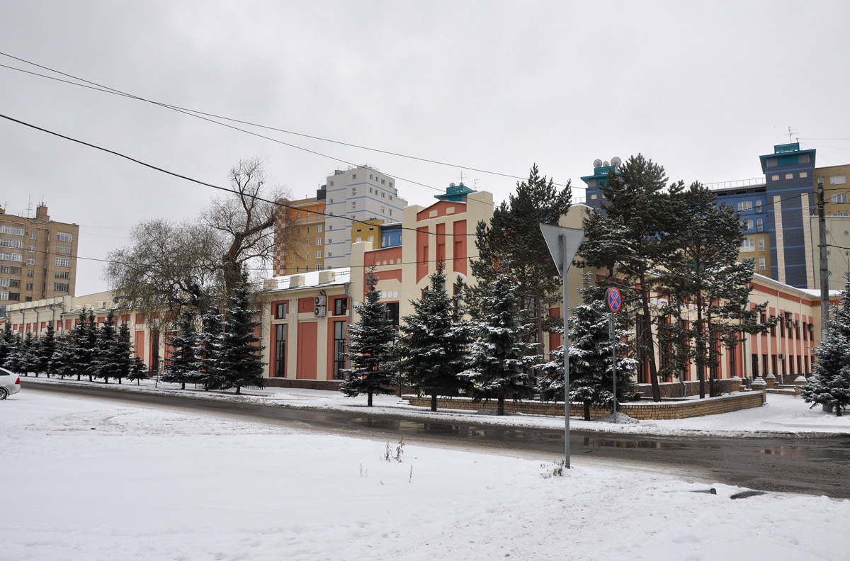 Омск, Театральная улица, 44 / Улица Маяковского, 2