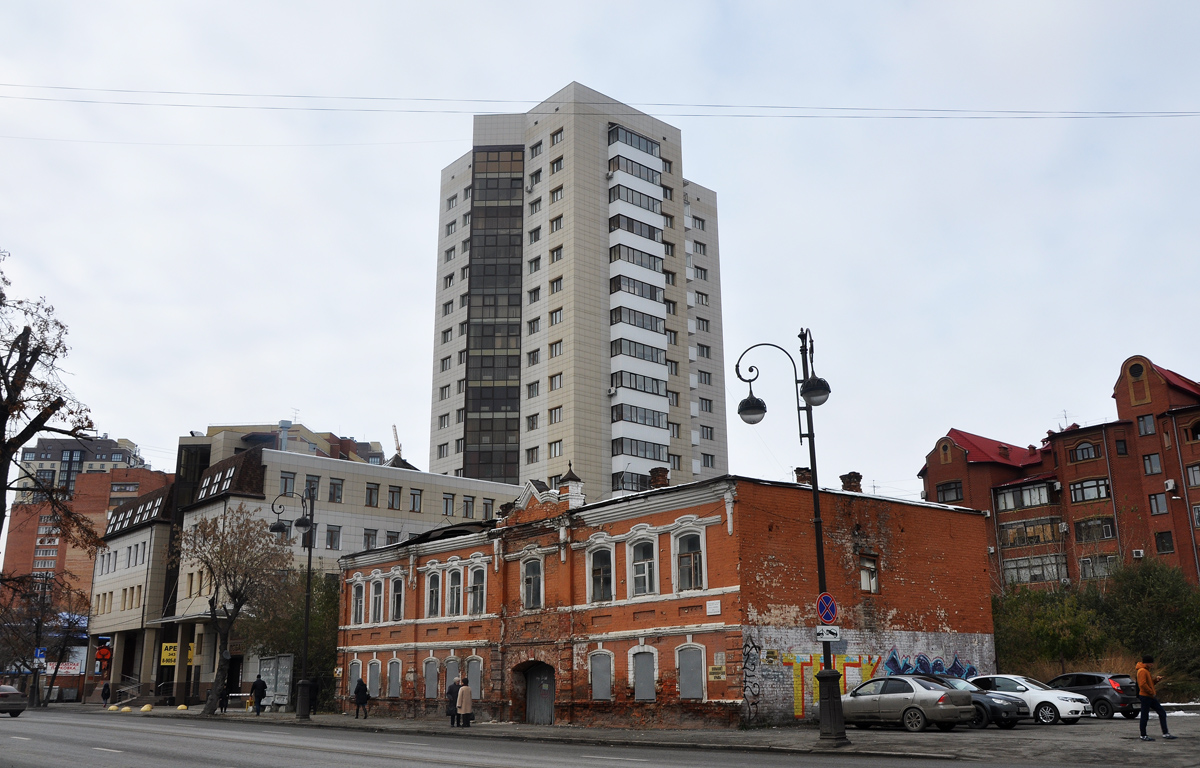 Тюмень, Первомайская улица, 32; Первомайская улица, 34/1; Первомайская улица, 34