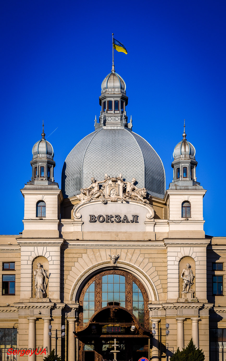 Львов, Дворцовая площадь, 1