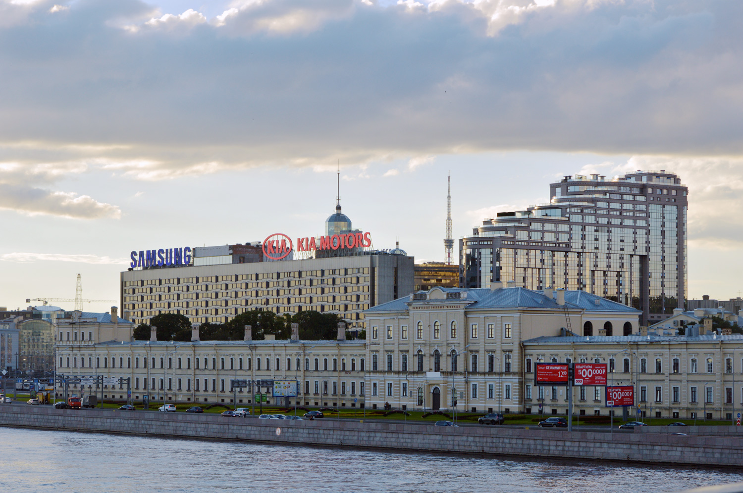 Санкт-Пецярбург, Пироговская набережная, 3-5 /  Улица Академика Лебедева, 6 лит. Ч