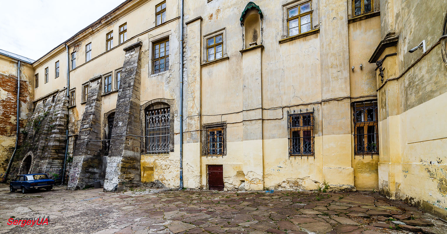 Lviv, Музейная площадь, 1