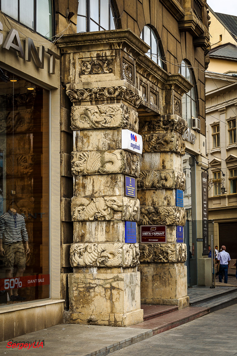 Львов, Площадь Адама Мицкевича, 8