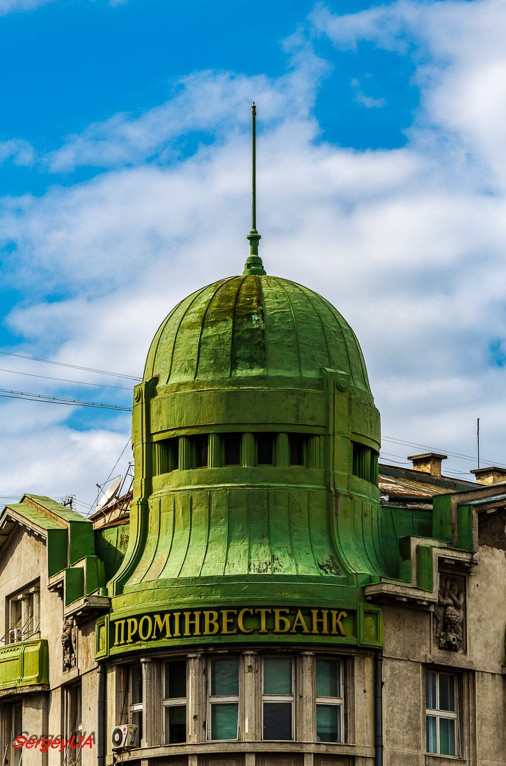 Львов, Проспект Свободы, 17 / Улица Владимира Гнатюка, 2