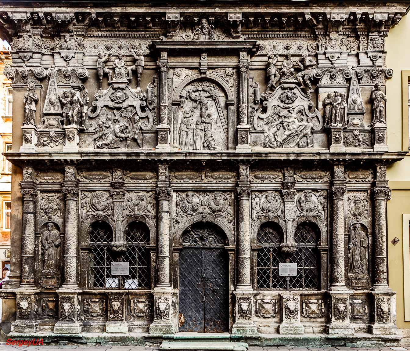 Львов, Кафедральная площадь, 1