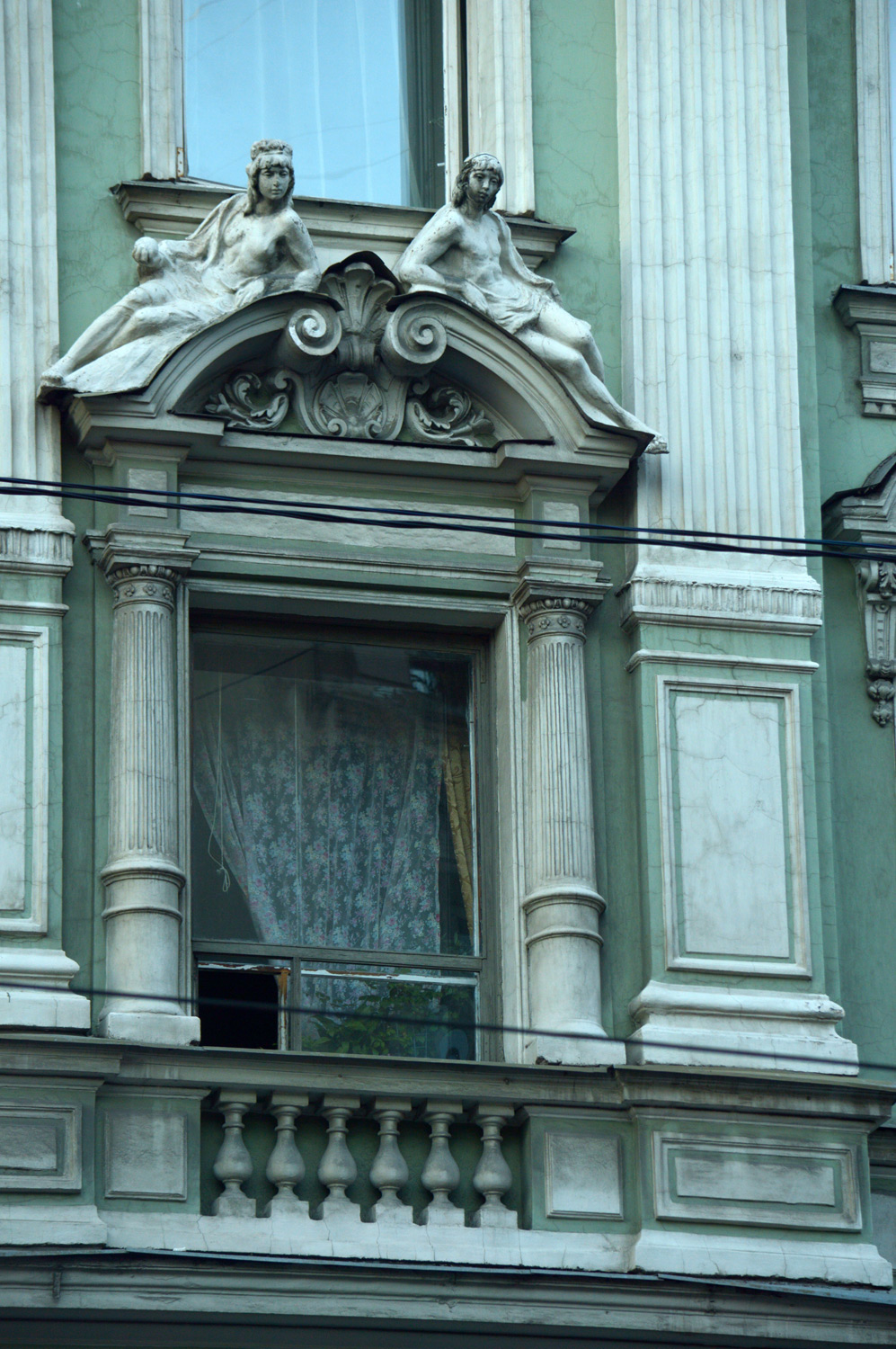 Санкт-Петербург, Литейный проспект, 12 / Фурштатская улица, 2-4