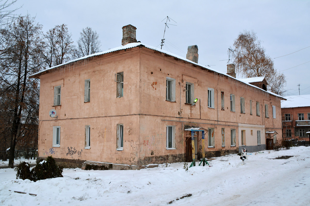 Пермь, Улица Нефтяников, 45
