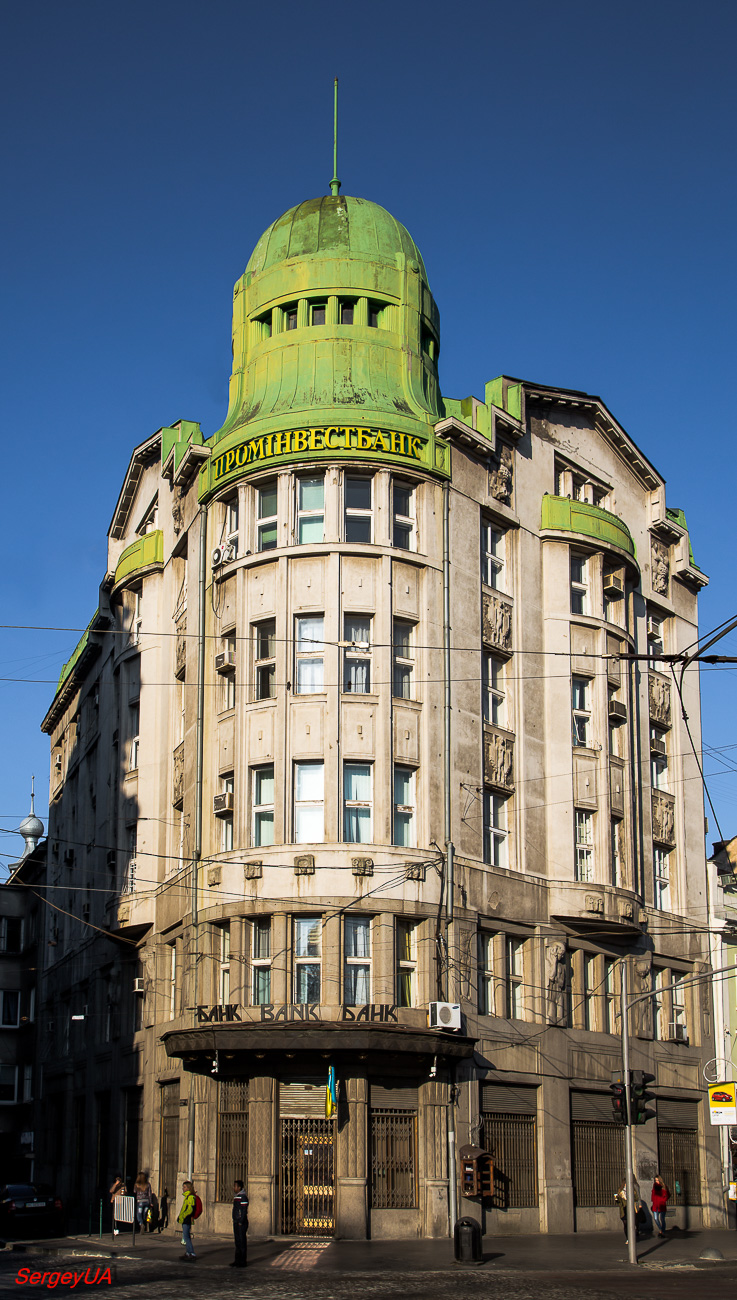 Львів, Проспект Свободы, 17 / Улица Владимира Гнатюка, 2