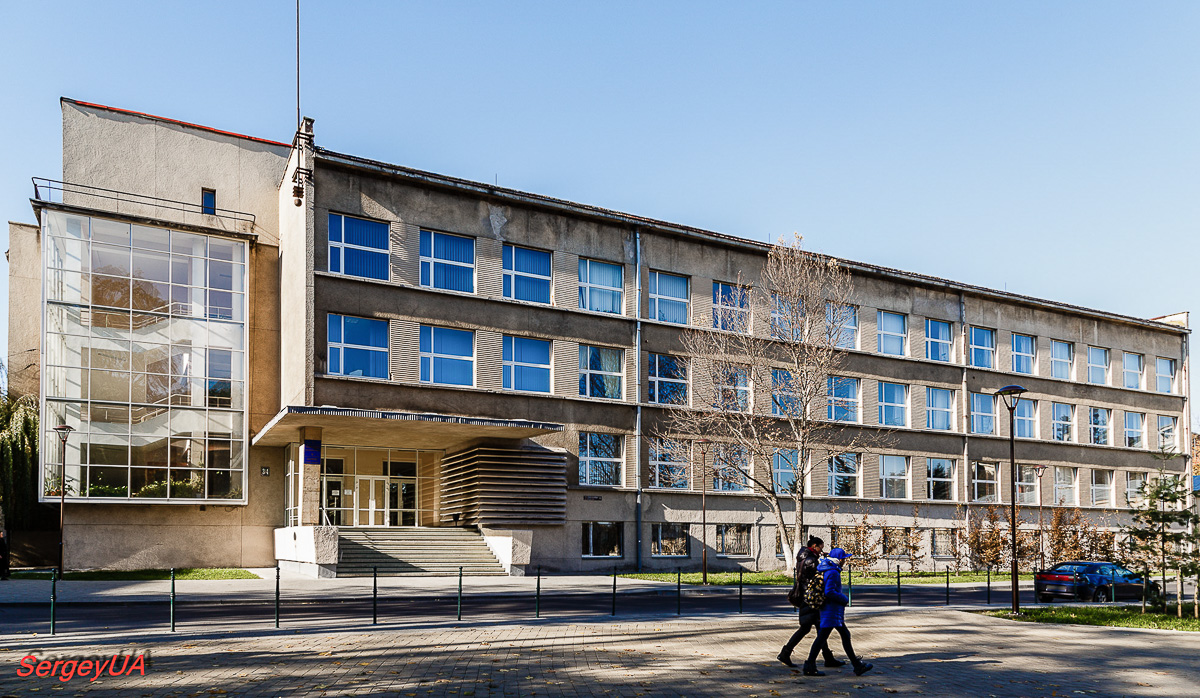 Львов, Площадь Святого Юрия, 3 / Улица Шептицких, 4