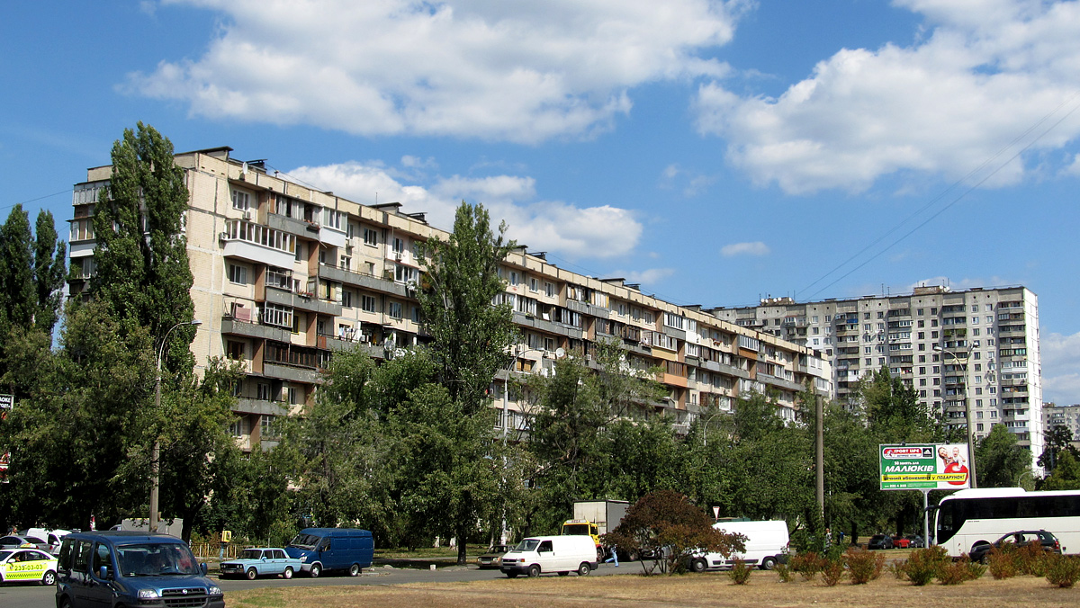 Kyiv, Проспект Павла Тычины, 9; Улица Амвросия Бучмы, 8