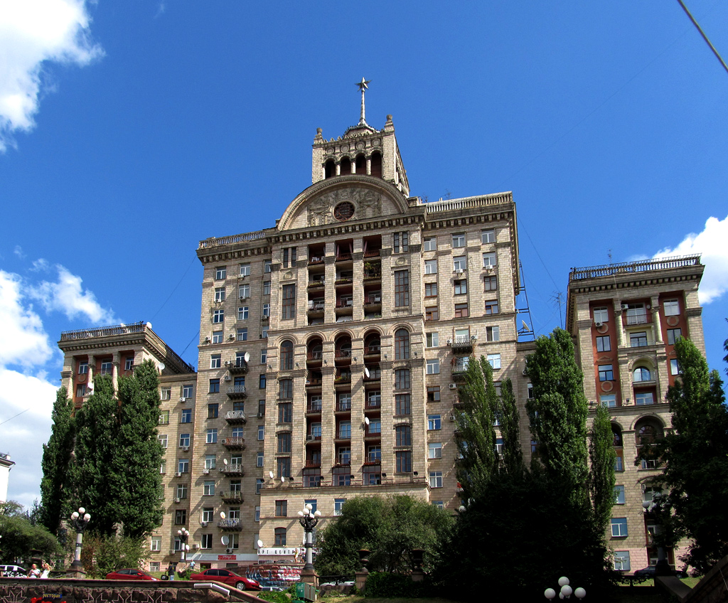 Kyiv, Улица Крещатик, 25