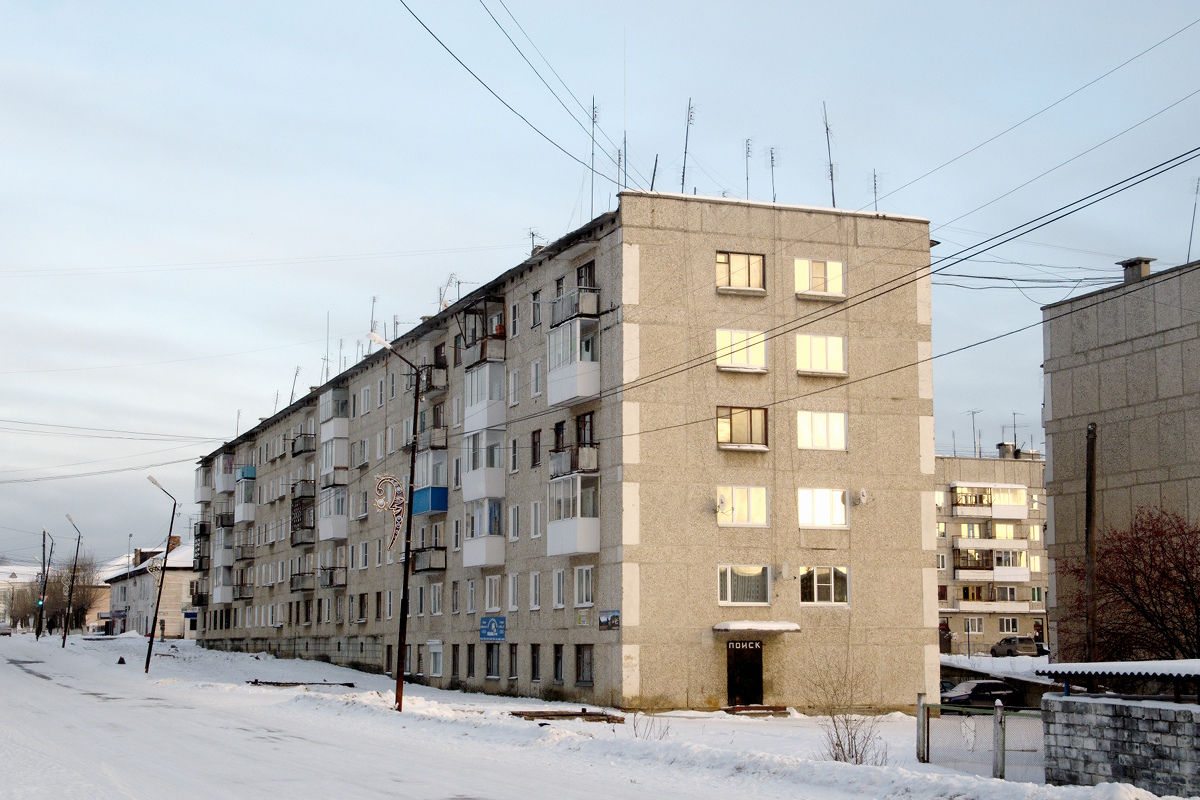 Волчанск, Комсомольский проспект, 6