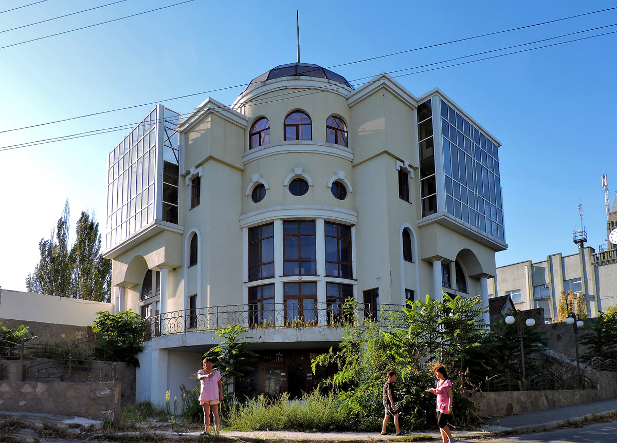 Геническ, Проспект Мира, 31