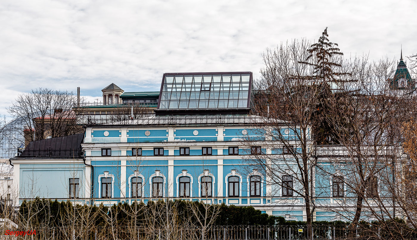 Киев, Институтская улица, 7