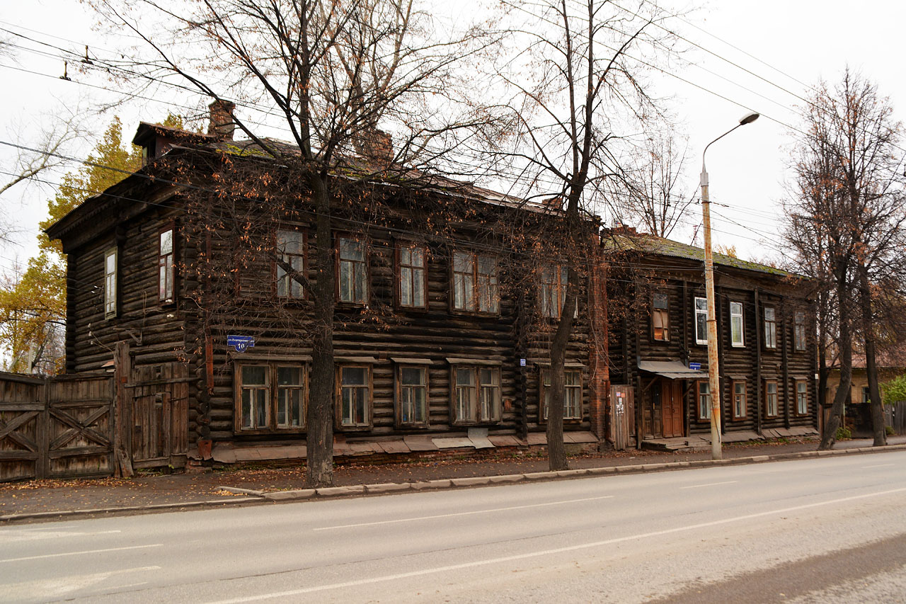 Пермь, Екатерининская улица, 10; Екатерининская улица, 8