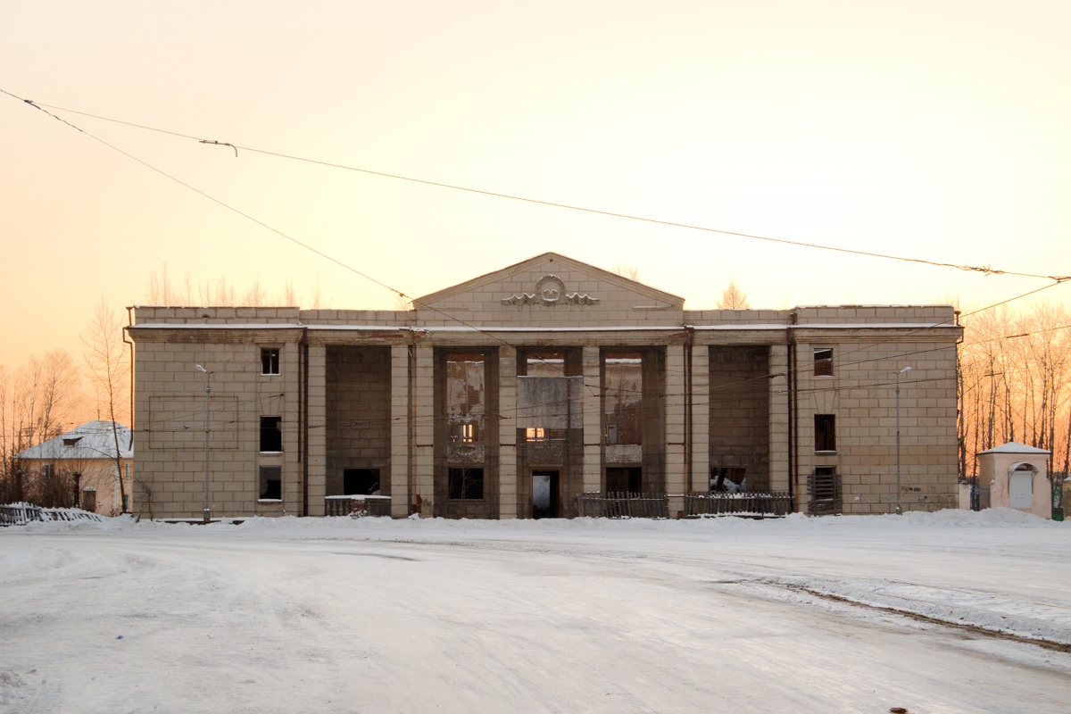 Волчанск, Советская улица, 2