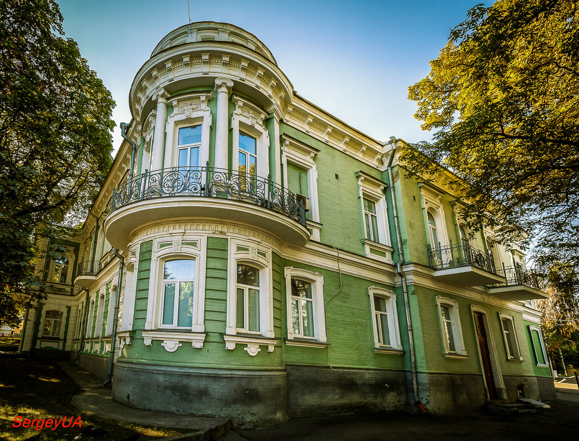 Киев, Институтская улица, 8