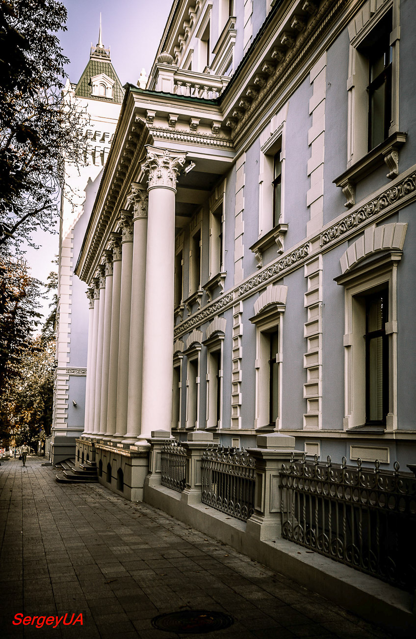 Киев, Институтская улица, 9