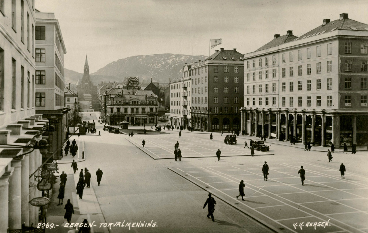 Берген, Kong Olav Vs plass, 4; Torgallmenningen, 7; Torgallmenningen, 9; Torgallmenningen, 15