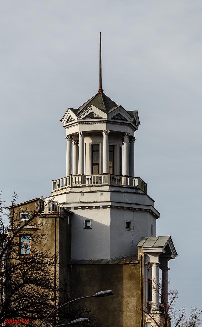 Киев, Банковая улица, 1 / Институтская улица, 10