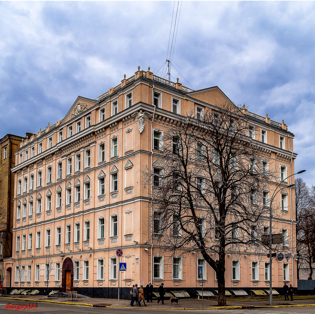 Киев, Улица Институтская, 21 / Липская улица, 8