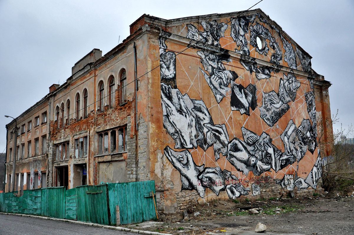 Kamyanets'-Podil's'kyy, Площадь Польский Рынок, 1; Зарванская улица, 7