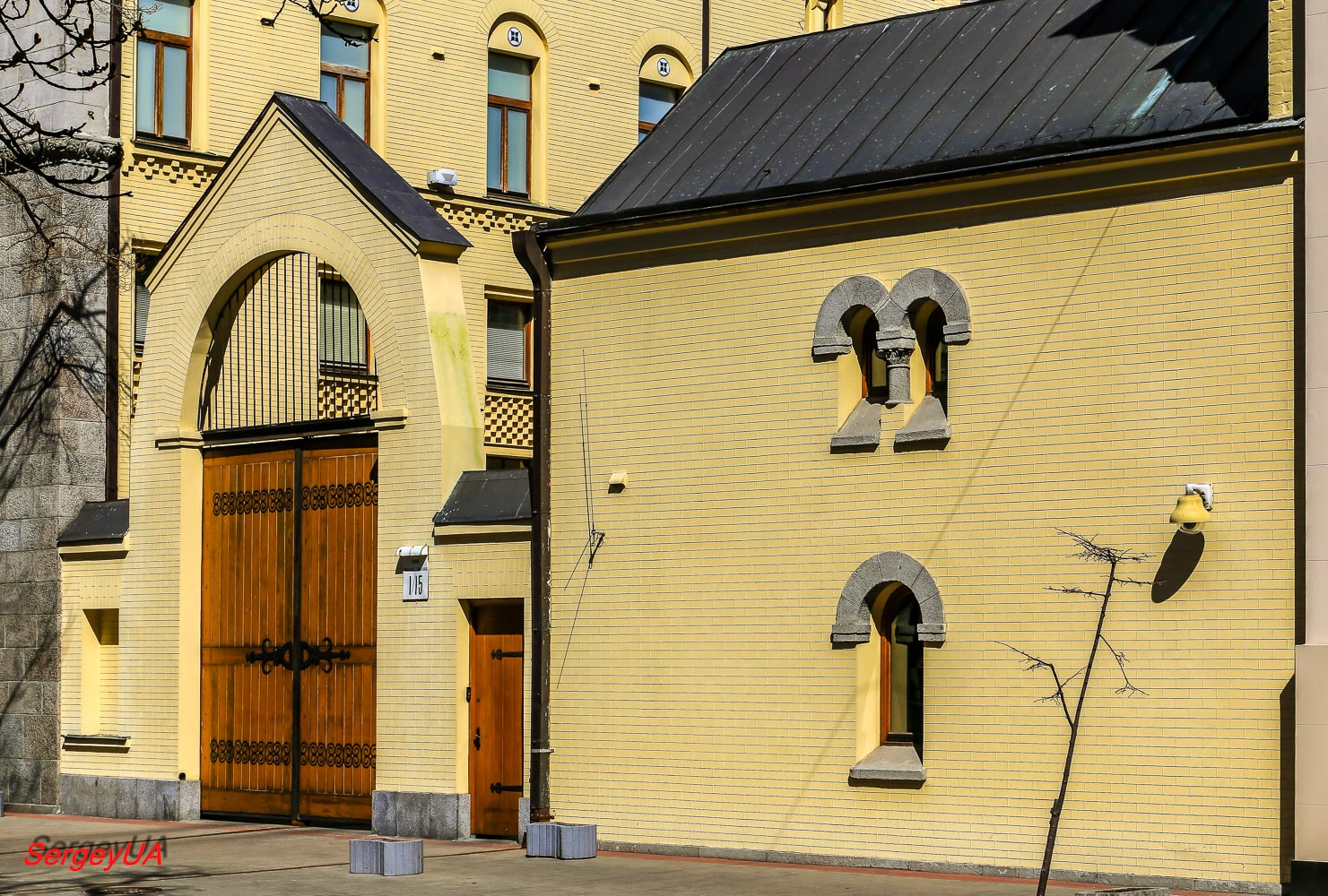Киев, Шелковичная улица, 15 / Улица Филиппа Орлика, 1