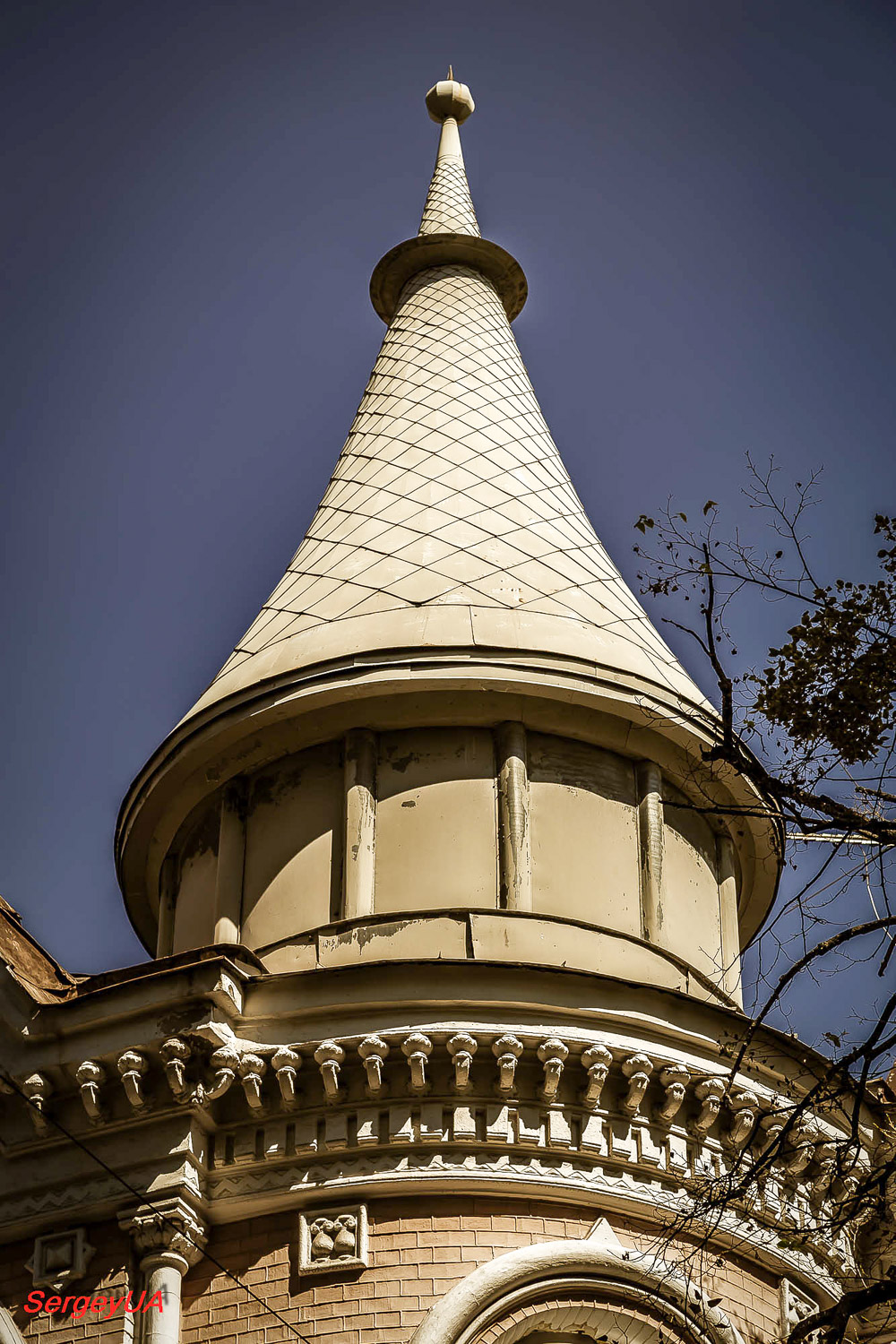 Киев, Липская улица, 18 / Улица Филиппа Орлика, 5