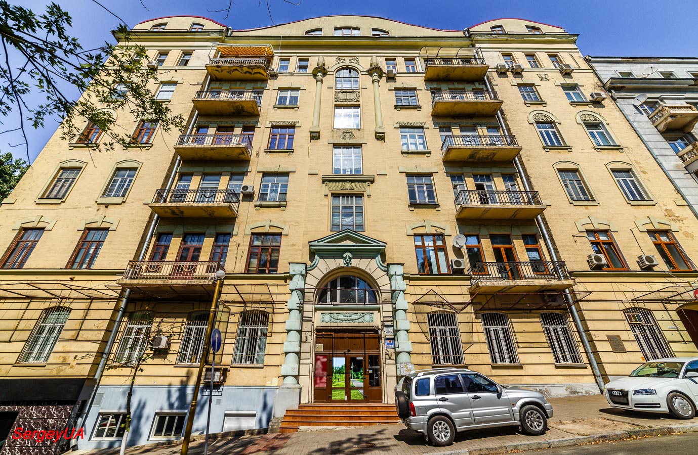 Киев, Шелковичная улица, 36 / Переулок Ивана Козловского, 7