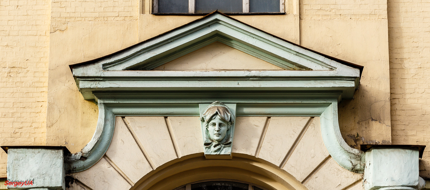 Киев, Шелковичная улица, 36 / Переулок Ивана Козловского, 7