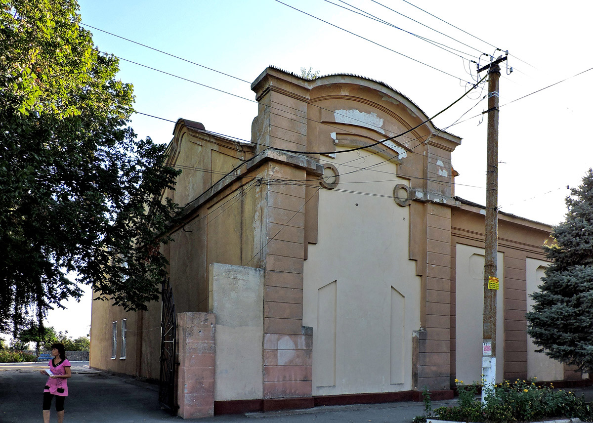 Геническ, Монастырская улица, 6