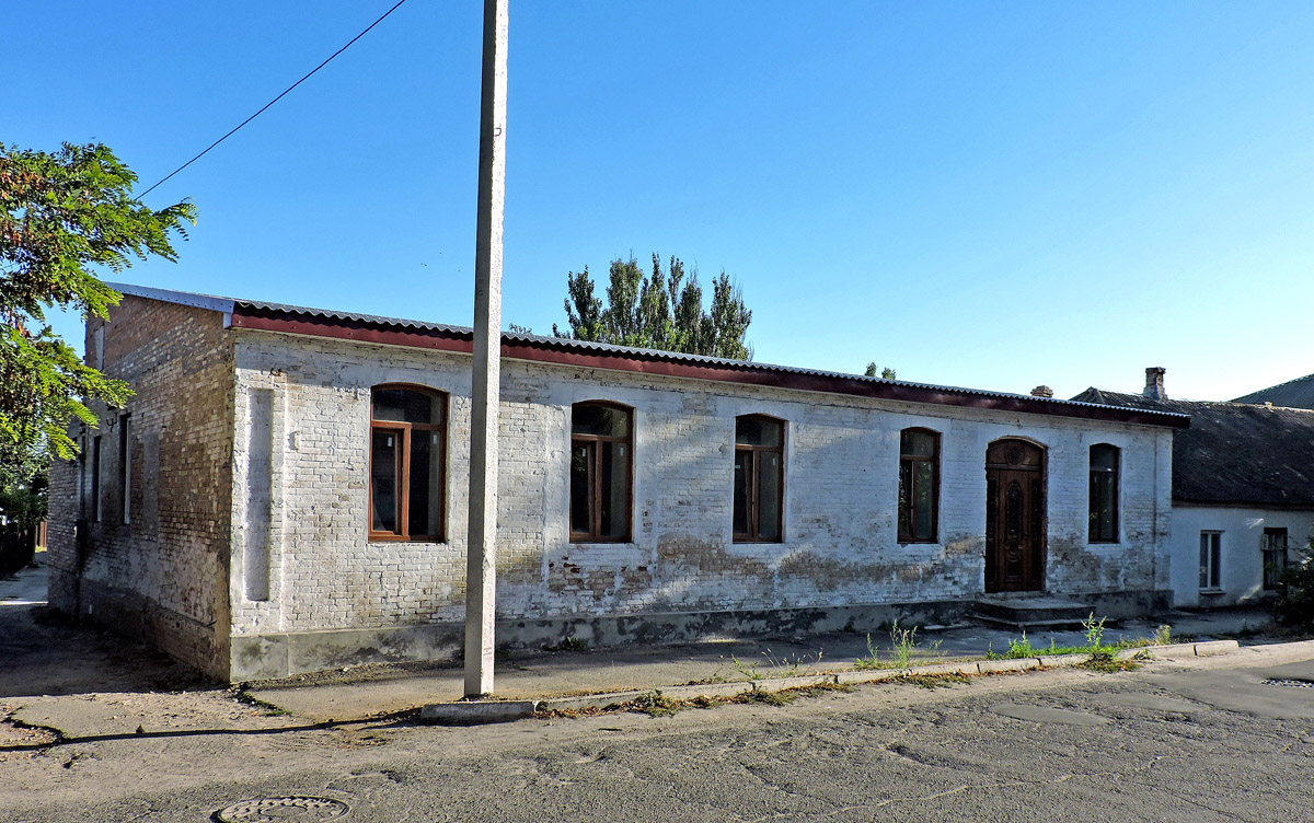 Геническ, Монастырская улица, 7