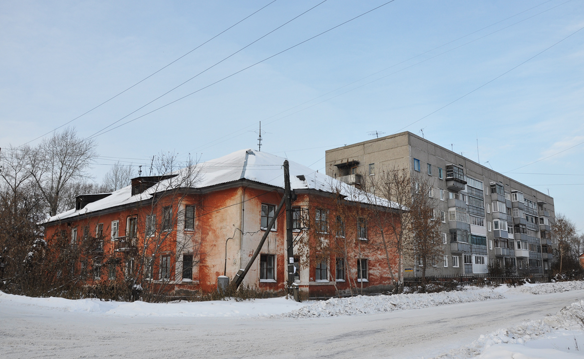 Omsk, Волго-Донская улица, 2; Батумская улица, 20