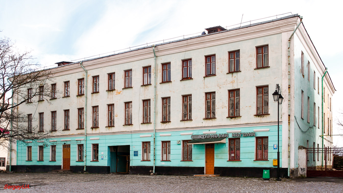 Каменец-Подольский, Площадь Армянский Рынок, 8