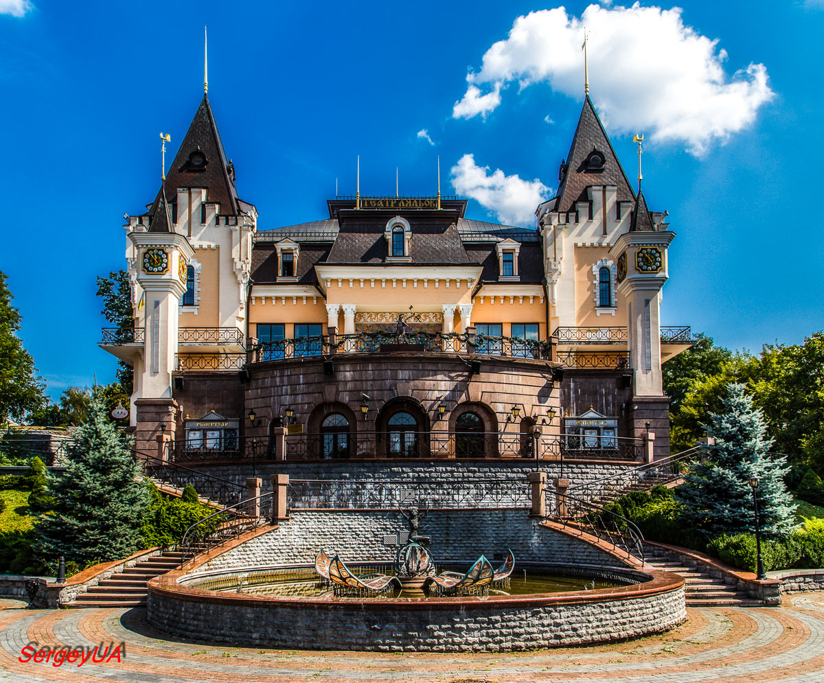 Киев, Улица Михаила Грушевского, 1А