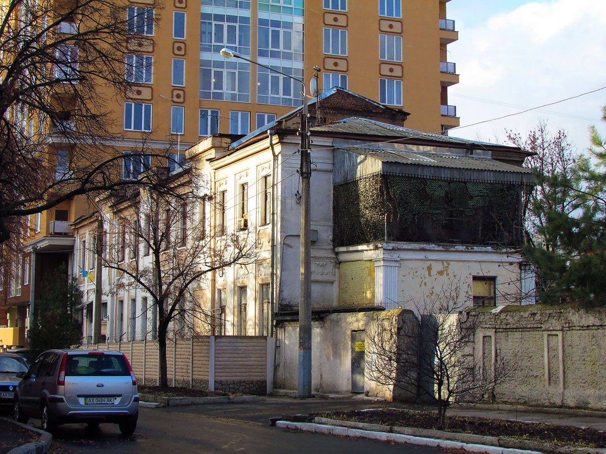 Харьков, Площадь Героев небесной сотни, 6 / переулок карбышева, 5