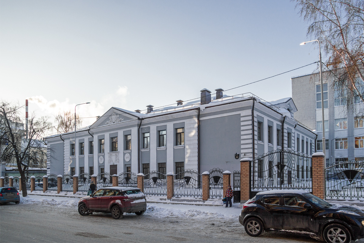 Казань, Улица Япеева, 11 (старый корпус)
