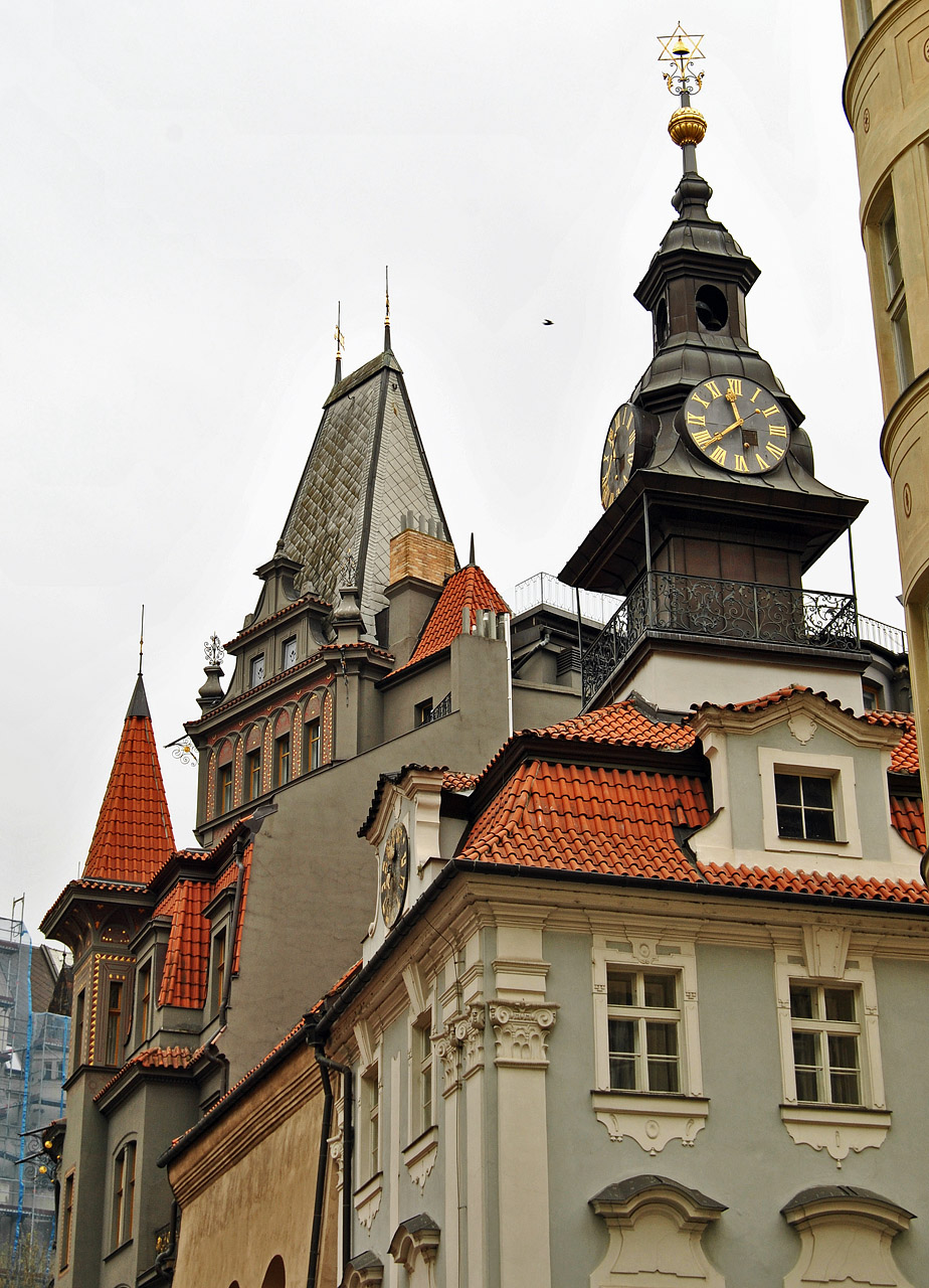 Прага, Pařížská, 17; Červená, 2