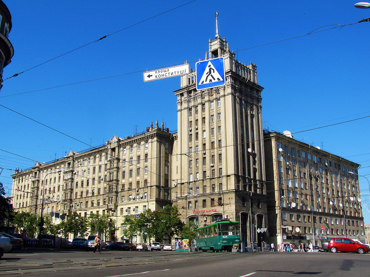 Харьков, Площадь Конституции, 2 / Проспект Героев Харькова, 2