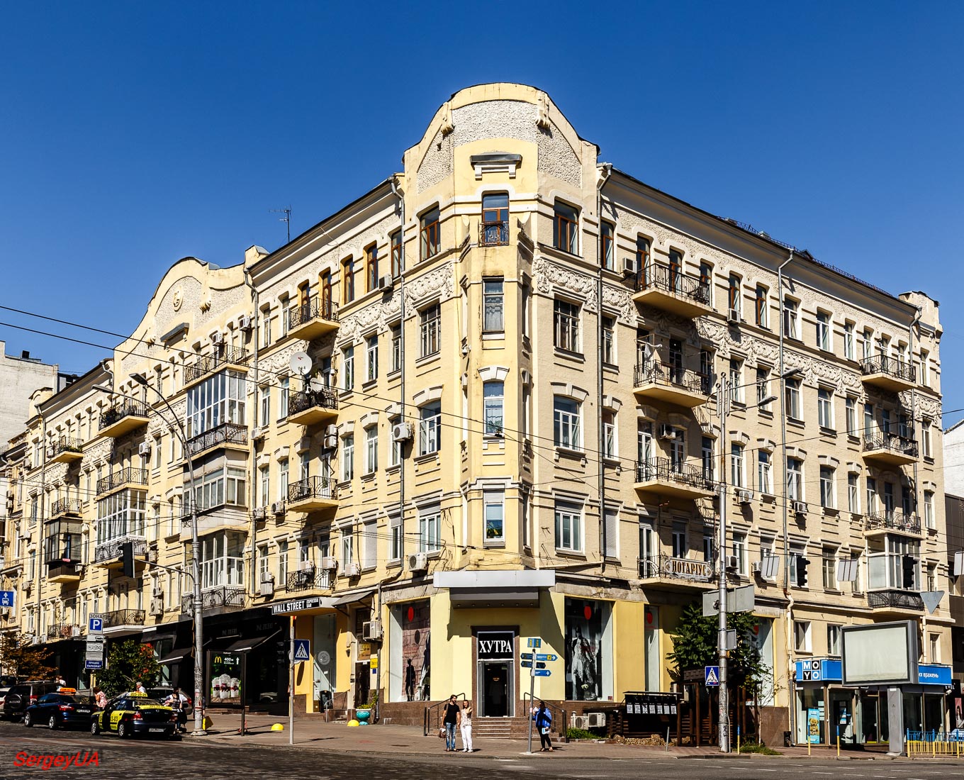 Київ, Большая Васильковская улица, 43 / Улица Саксаганского, 16
