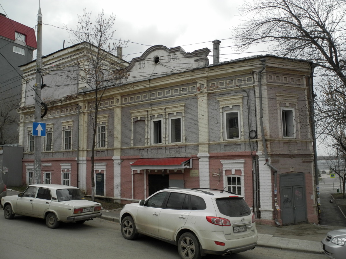 Самара, Некрасовская улица, 1 / Улица Максима Горького, 121