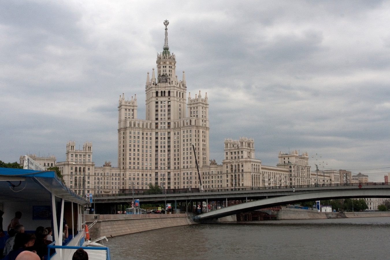 Москва, Котельническая набережная, 1/15; Садовнический проезд, Большой Устьинский мост